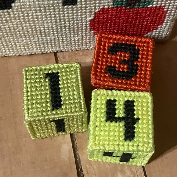 Vintage Alphabet Plastic Canvas Blocks and Box - Picture 10 of 13